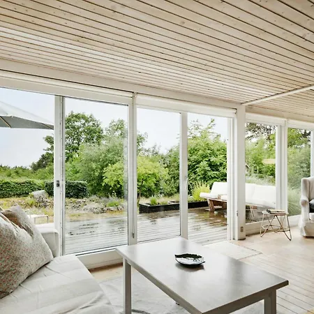 Hébergement de vacances Near Nature And Attractions On Helgenaes