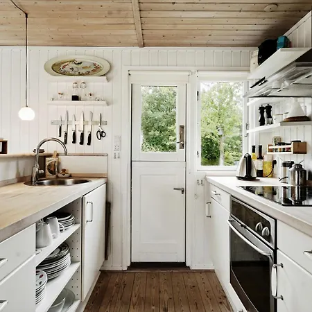 Hébergement de vacances Near Nature And Attractions On Helgenaes