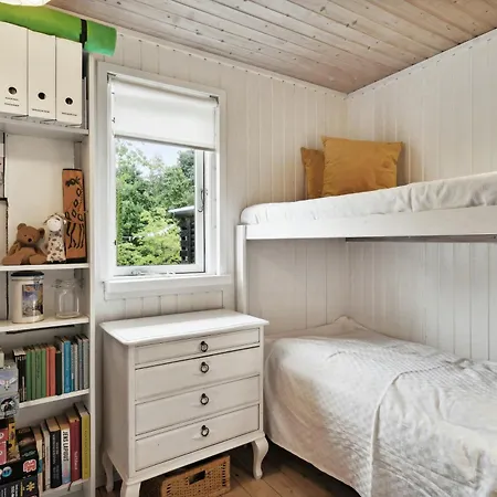 Hébergement de vacances Near Nature And Attractions On Helgenaes